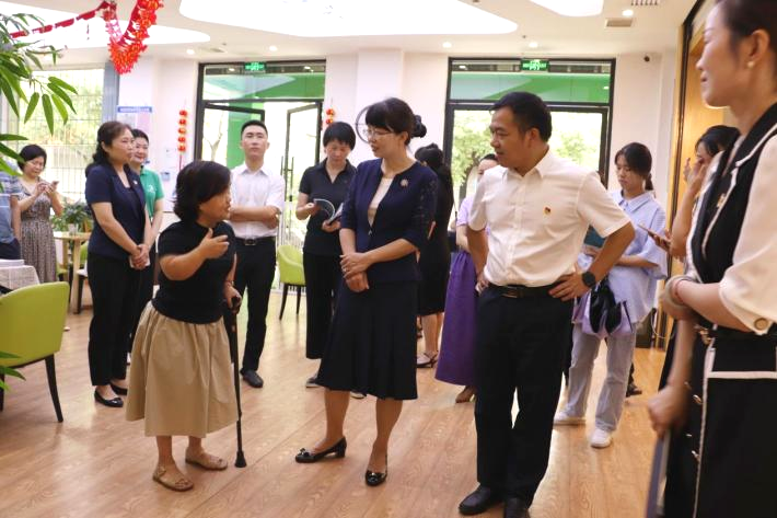 湖南省婦聯(lián)領導一行調(diào)研銀海倆寶貝窯灣長者之家 湖南省婦聯(lián)領導一行調(diào)研銀海倆寶貝窯灣長者之家