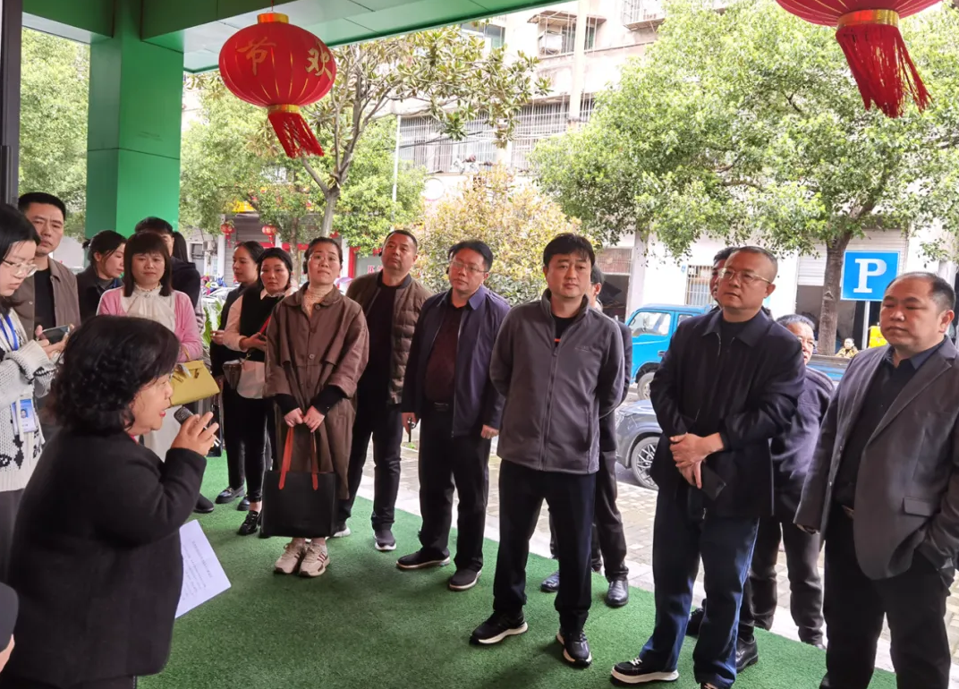 全省14個(gè)市州民政局分管領(lǐng)導(dǎo)、養(yǎng)老服務(wù)科科長、縣市區(qū)民政局分管副局長等100余人